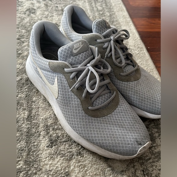 Size 12 Nike shoe - Picture 1 of 1